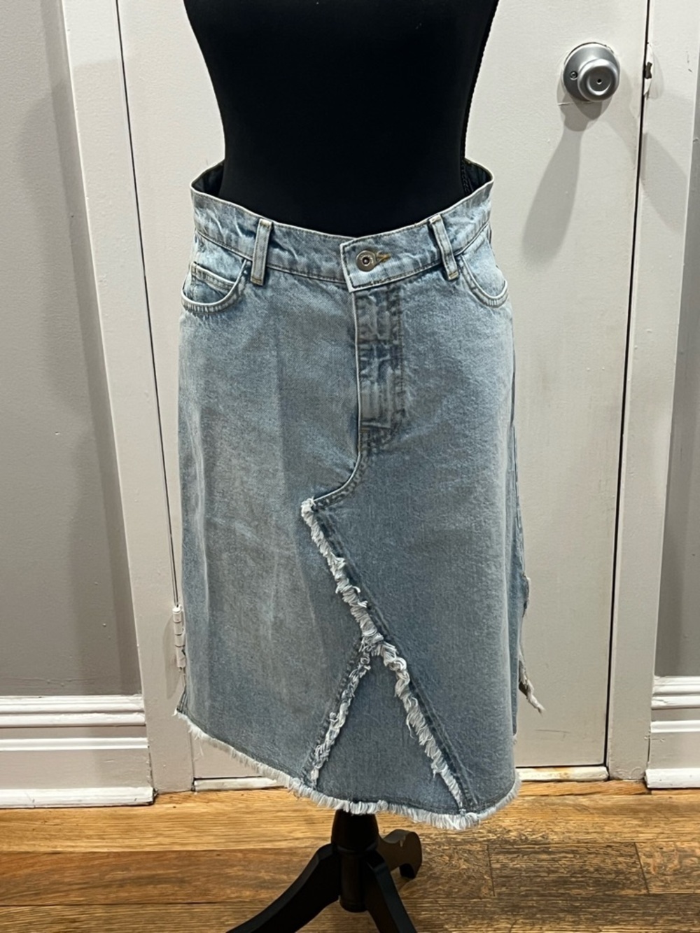 Short denim skirt